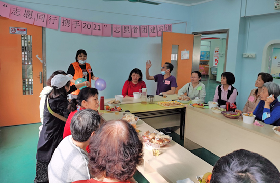 “志愿同行 携手2021” 六榕街东风社工站开展志愿者团建交流活动