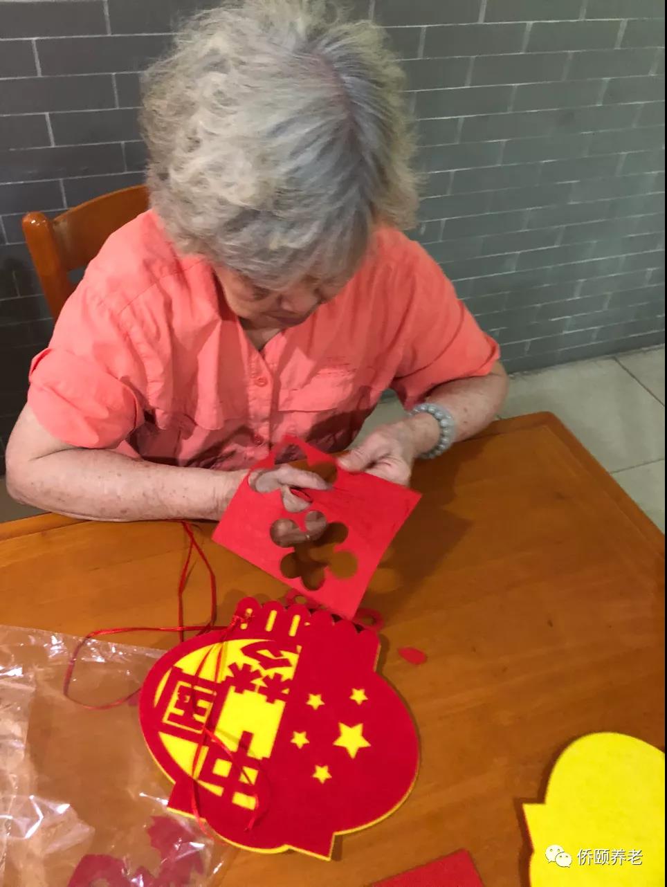 张灯结彩迎国庆，欢声笑语在红升(图2)